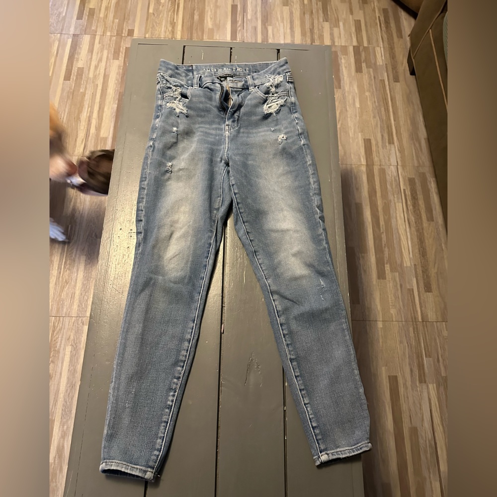 American Eagle size 2 short-  worn, has stain on back pocket, pictured